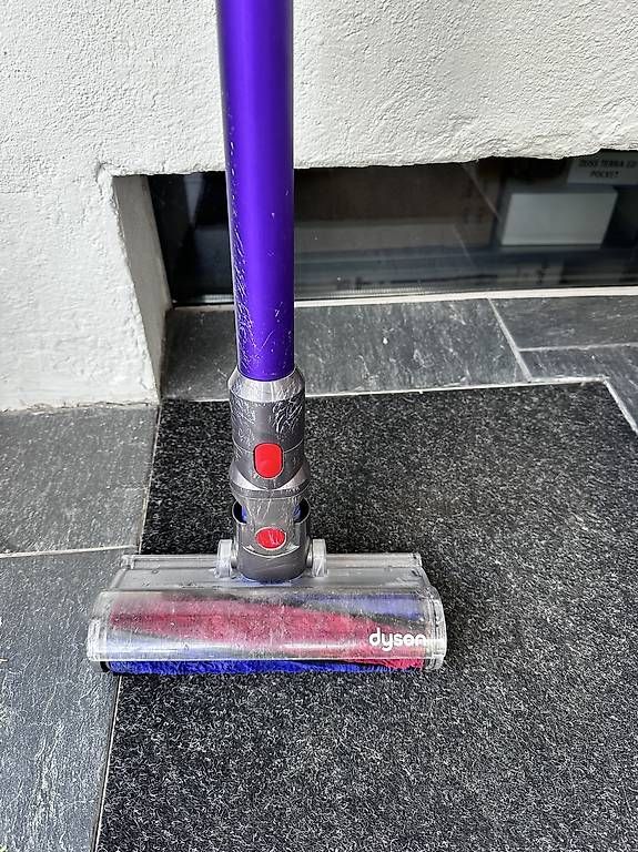 Aspirapolveri & Accessori: Dyson V7 Animal mit Softbodenwalze – Usato da Bonstetten venduto da YinNation 2