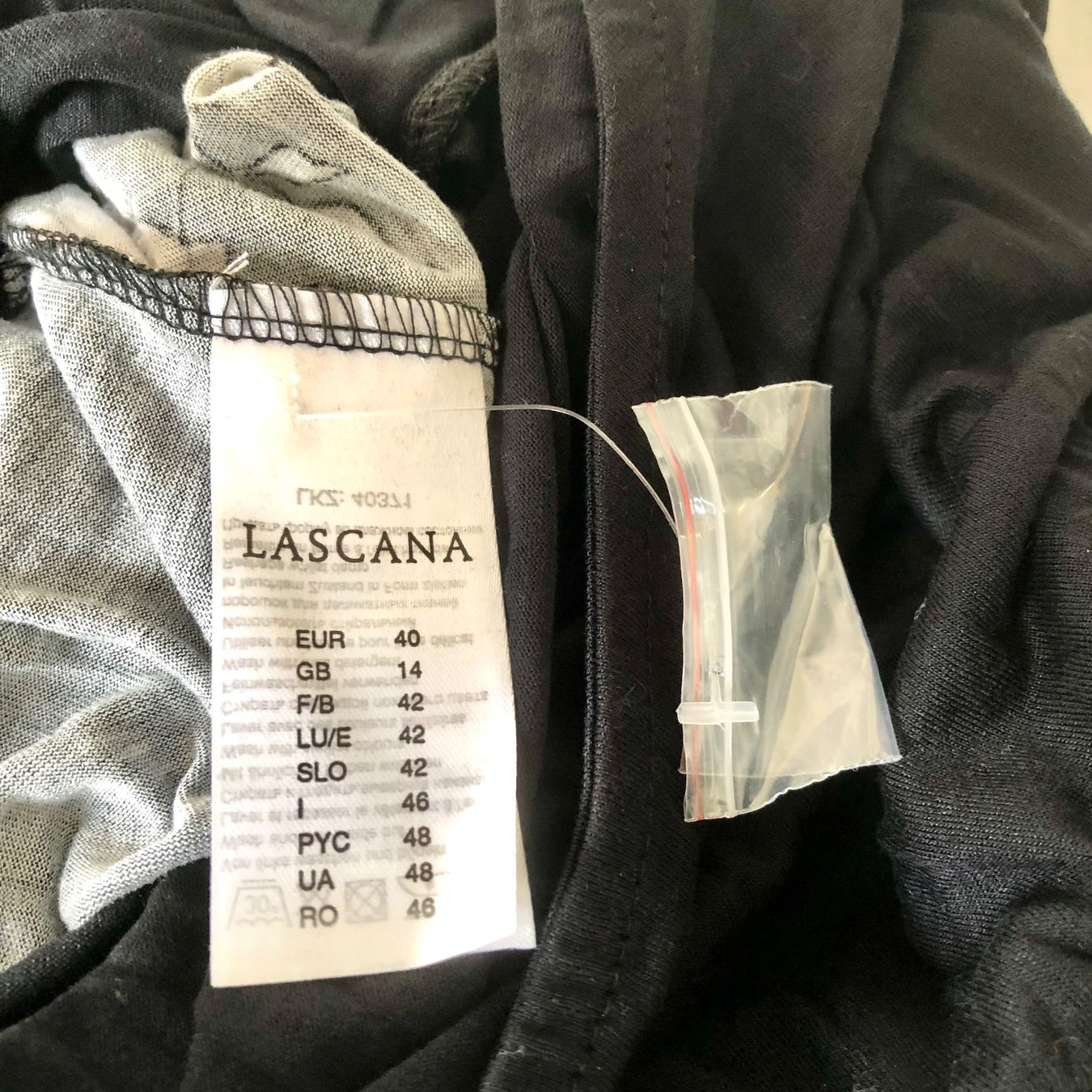 Lascana Tute: Lascana Jumpsuit mit Blumenmuster, Grösse 40 – Usato da Brienz BE venduto da Kokolea84 5
