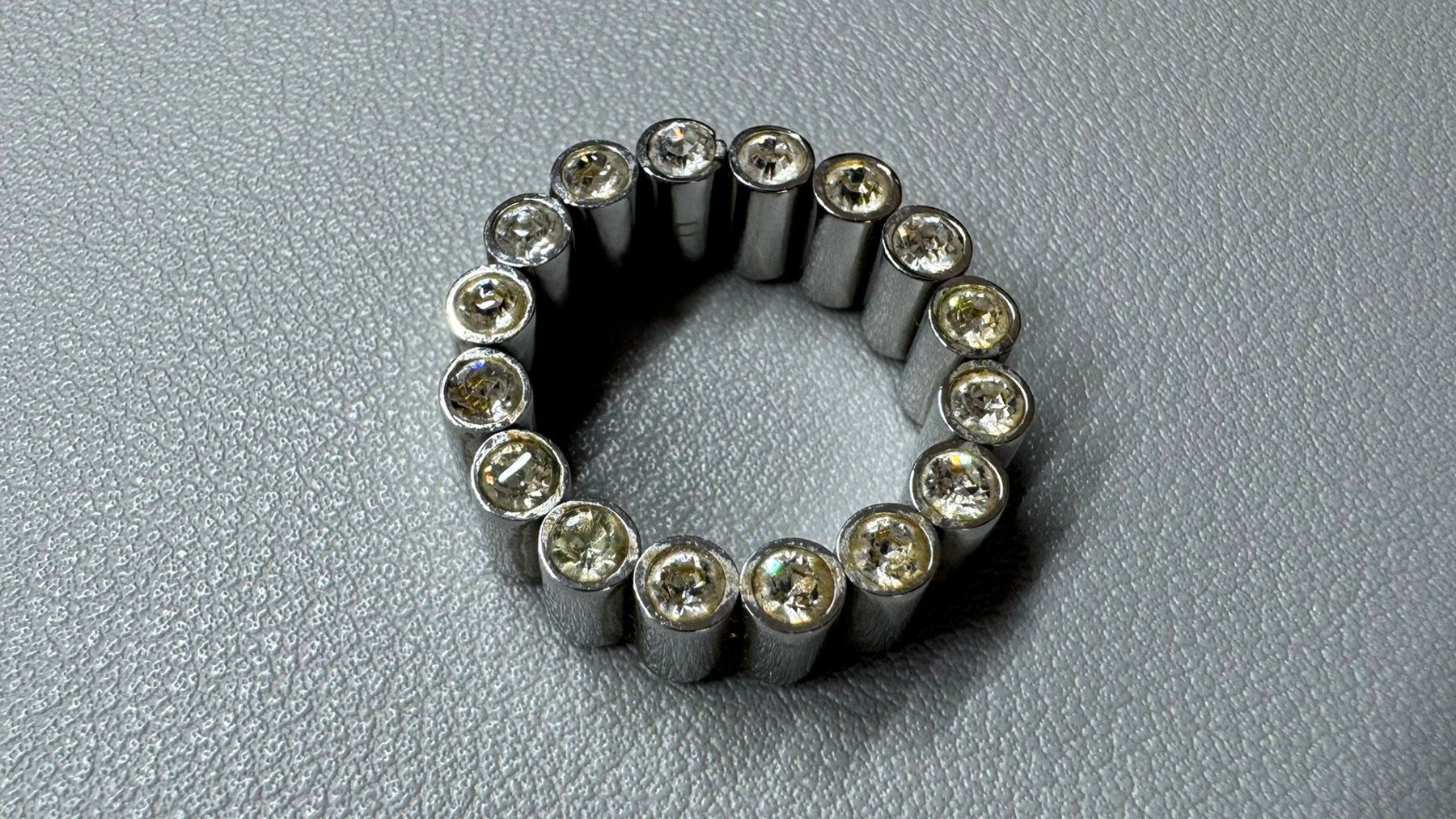 Anelli: Swatch Ring mit Swarovsky-Kristall Steinen – Usato da Mönchaltorf venduto da Speedy453 1