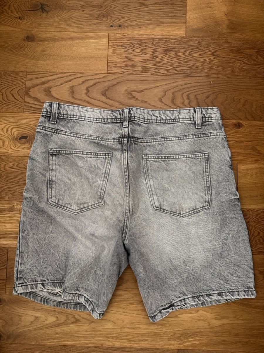 Primark Pantaloni: Kurze Hose Primark Straight W36 – Usato da Münchwilen TG venduto da giu_75tp 1