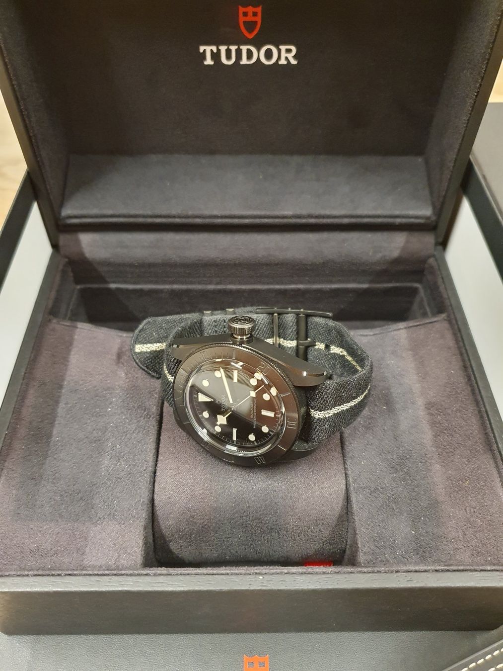 Tudor Orologi: Tudor Black Bay Ceramic / 2025 / Full Set – Nuovo (secondo la descrizione) da Binn venduto da STI-SWISS 3