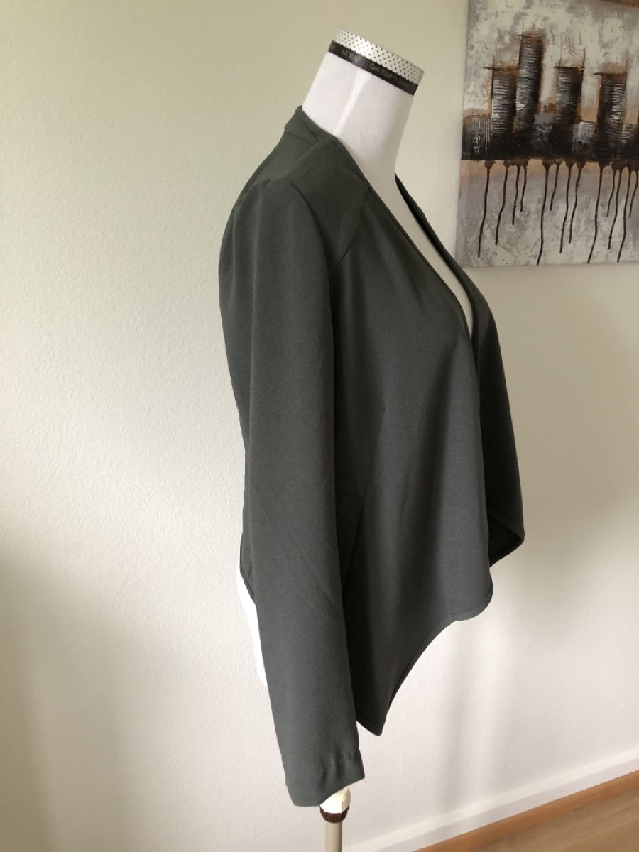 Boléros: Bolero/Feine Jacke Gr. 36 – D'occasion à Schaffhausen par Fixier 1