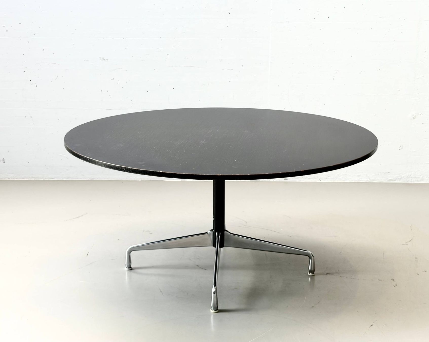 Herman Miller Tavoli: Vintage Herman Miller Eames Segmented Table von Vitra, 1990 – Usato da Zürich venduto da LeMoege 2