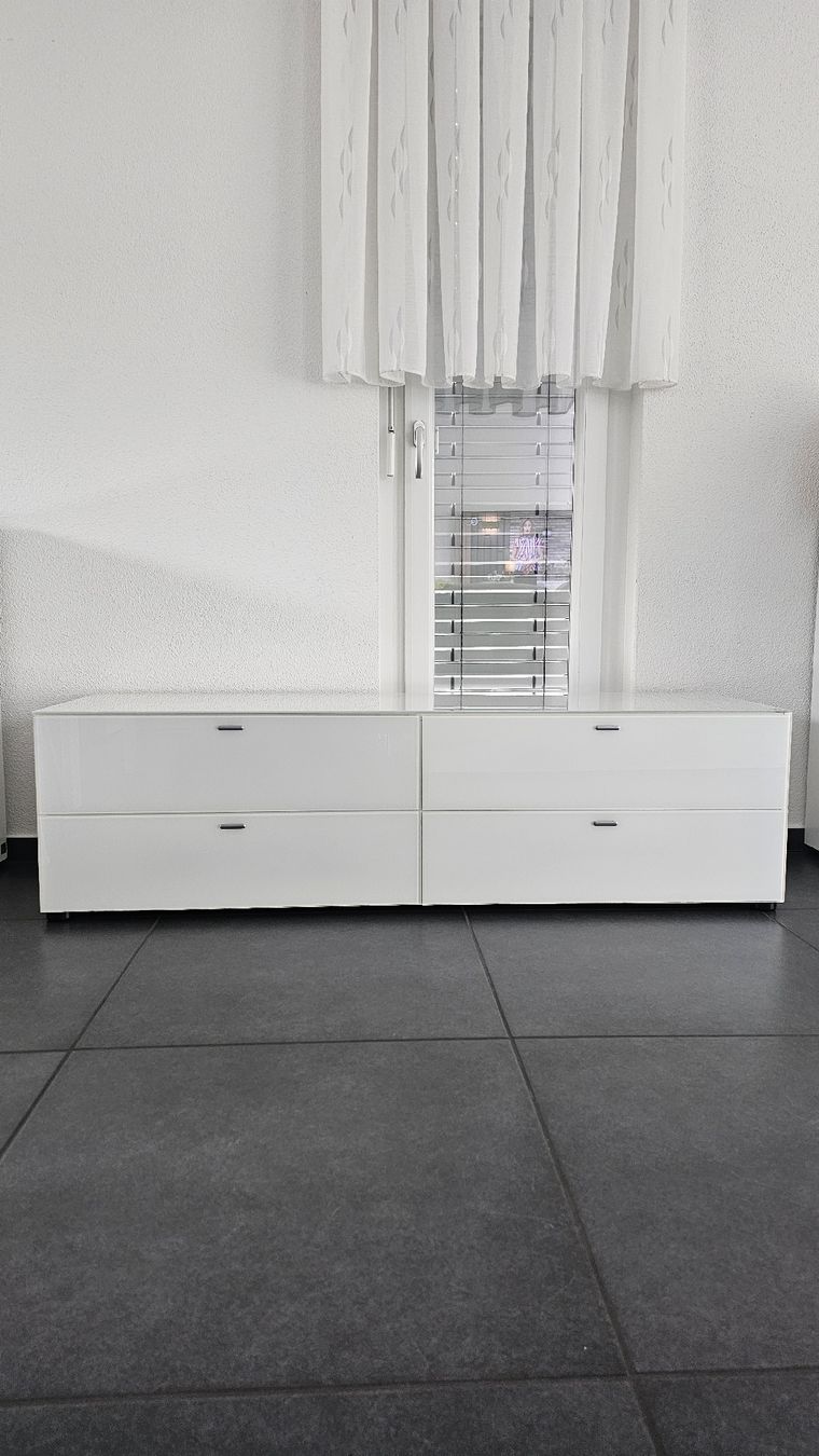 Interio Cassettiere: Weisse Reinhard/Interio Kommode Swiss Made – Usato da Rothrist venduto da PhilipsAurea