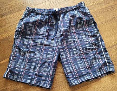 Reebok Bade-Shorts, Gr. S/48, blau kariert /neuwertig.