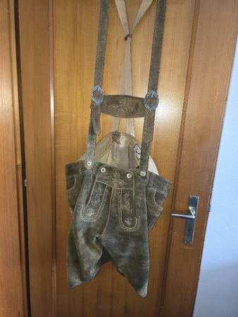 Trachtenlederhose der Marke Stockerpoint Trachtenhemd