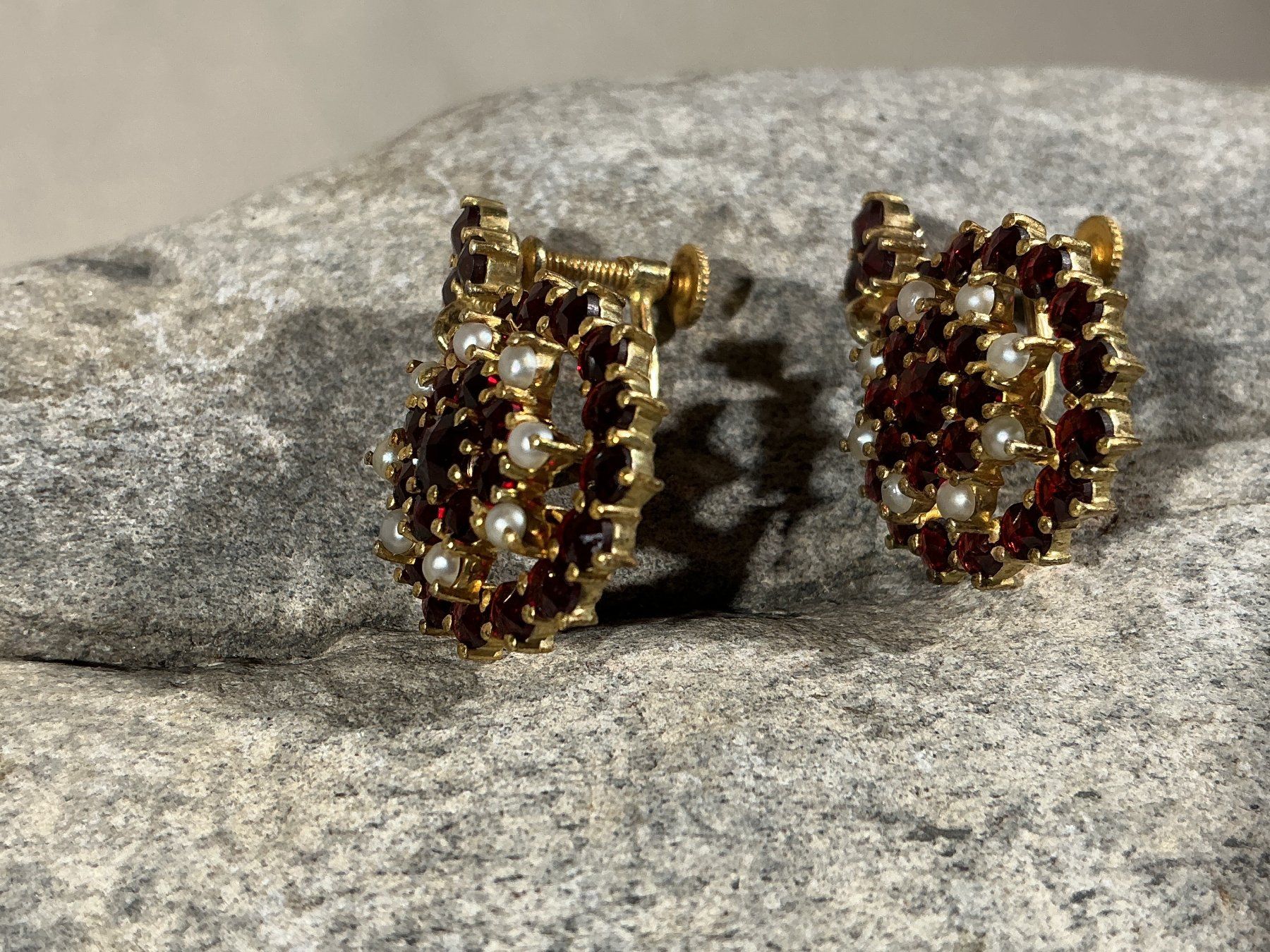 Orecchini pendenti & Orecchini a lobo: BÖHMISCHER GRANATSCHMUCK Ohrclip mit Perlen – Nuovo (secondo la descrizione) da Richterswil venduto da Restwert_Richterswil 4