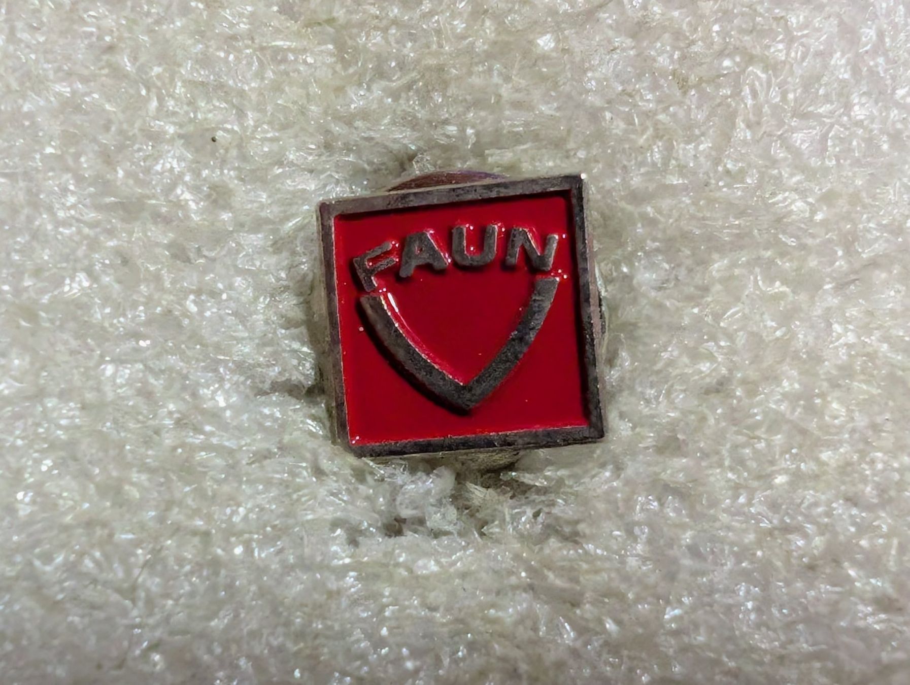 Plaketten & Abzeichen: Ansteckpin 224: Faun – Gebraucht aus Oppligen von Pin-Fall-Shop