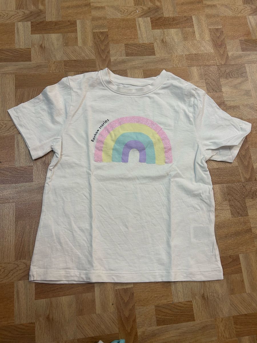 H&M Camicette, T-shirt & Top: T-Shirt mit Glitzerregenbogen 134 – Nuovo (secondo la descrizione) da Jona venduto da Tidy76