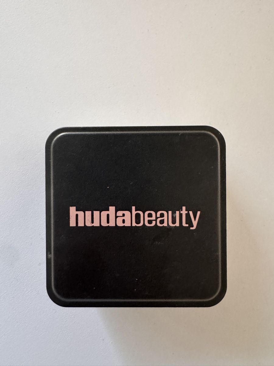 Huda Beauty Make-up: Huda Powder Pound Cake – Gebraucht aus Niederglatt ZH von Nicole2911
