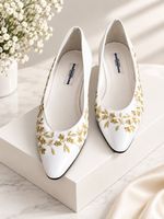 Escarpins blancs avec fleurs brodées en fil doré, Bon Genie