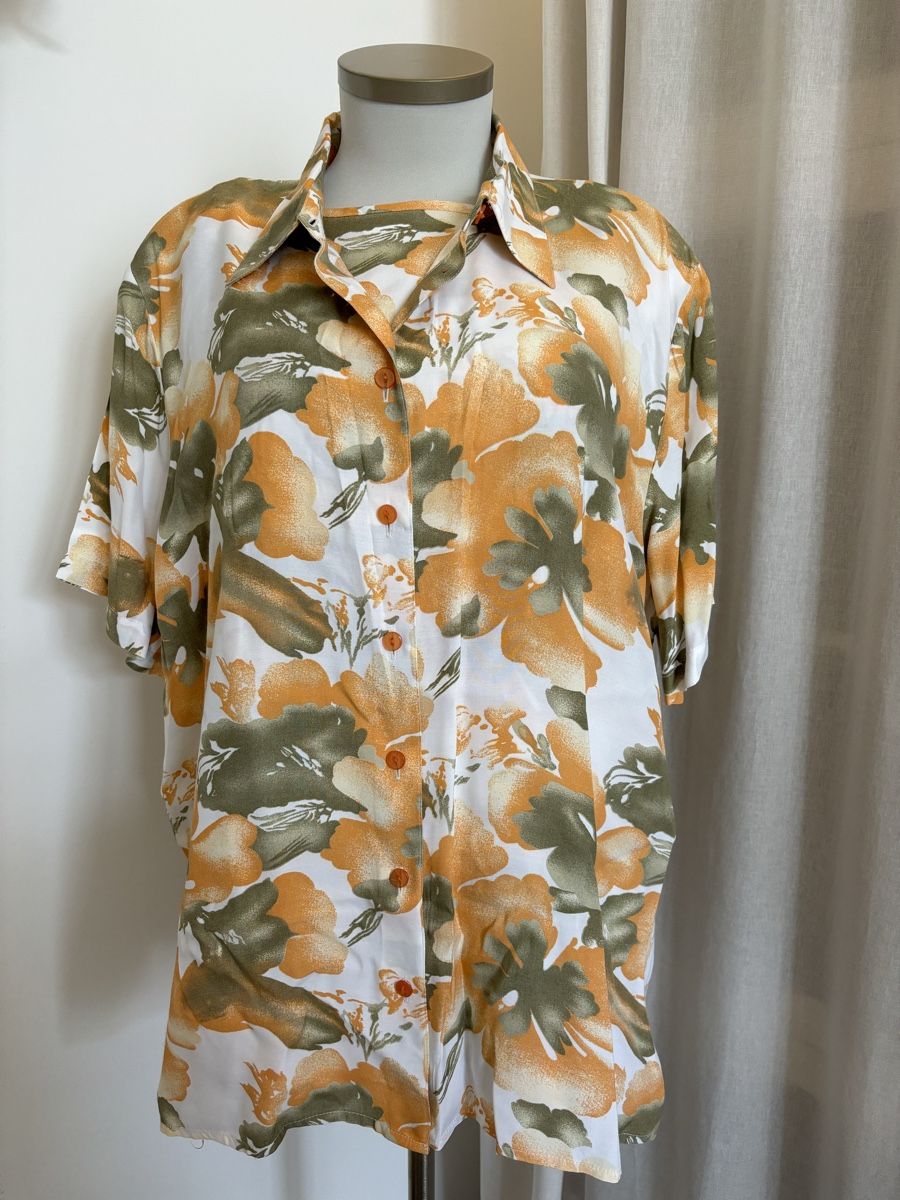Camicette: Blumige Sommerbluse Kingfield Gr. 52 mit gratis Unterhemd – Nuovo (secondo la descrizione) da Bäretswil venduto da Viechel