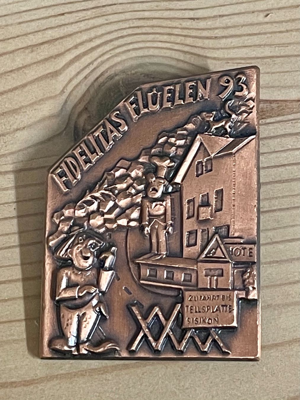 Plaketten & Abzeichen: Plakette Flüelen 1993 – Gebraucht aus Luzern von mainwerk