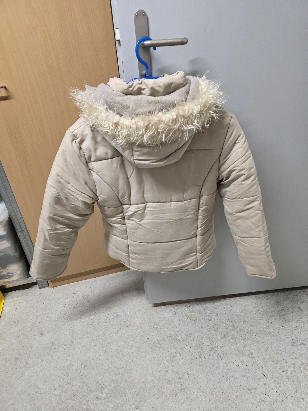 Giacche: Warme Winterjacke mit Kapuze Gr. S – Usato da Ittigen venduto da cch_26sj 1