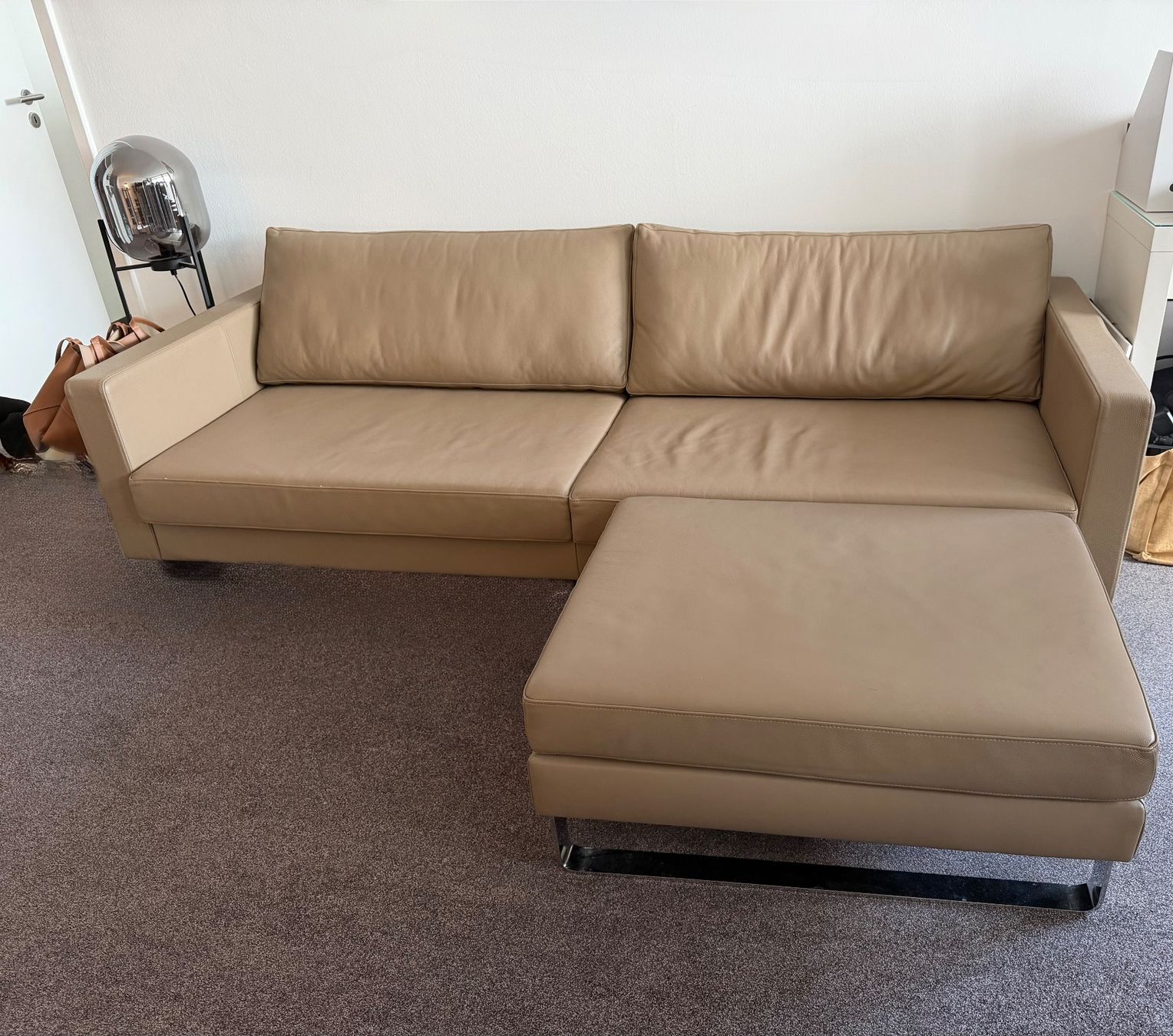 Divani: Ledersofa mit verchromten Kufen – Usato da St. Niklausen LU venduto da kor_55zl 3
