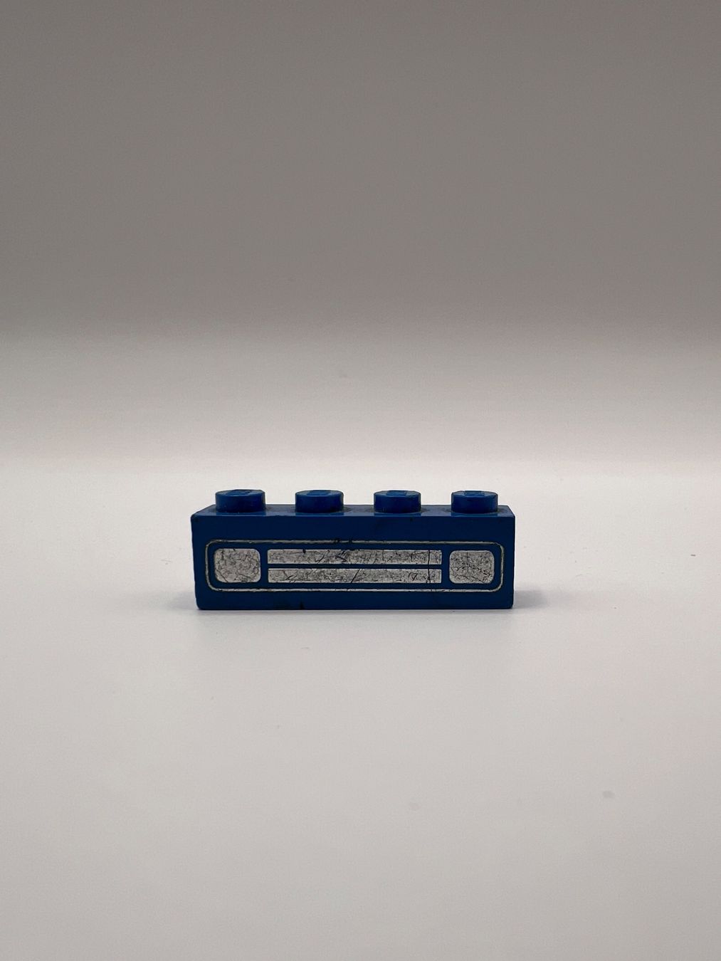 Lego Kit di costruzioni: LEGO Kühlergrill blau 1x4 – Usato da Vaduz venduto da NotNeeded