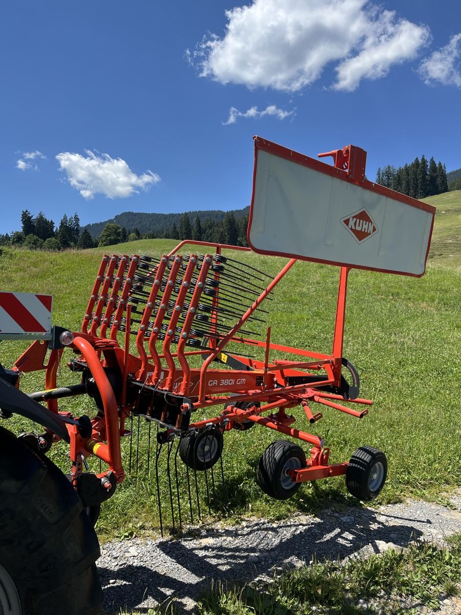 Kuhn Fauchage: Schwader – D'occasion à Stalden (Sarnen) par bur_g5gk