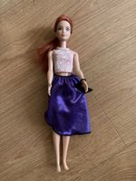 Barbie Puppe mit lila Rock und Clutch guter Zustand