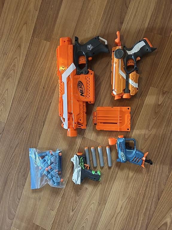 Jouets: Set de pistolets Nerf  – D'occasion à Lavigny par bassposaune78