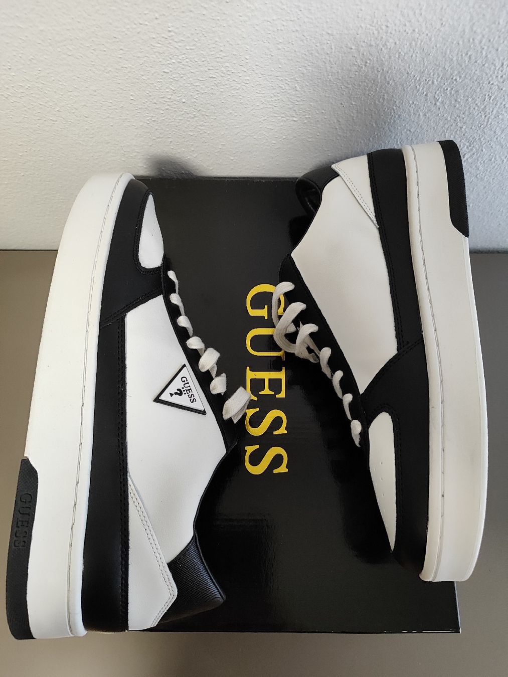 Guess Scarpe da uomo: Guess sneakers for men size 43 – Nuovo e nell'imballaggio originale da Lugano venduto da cri_djb