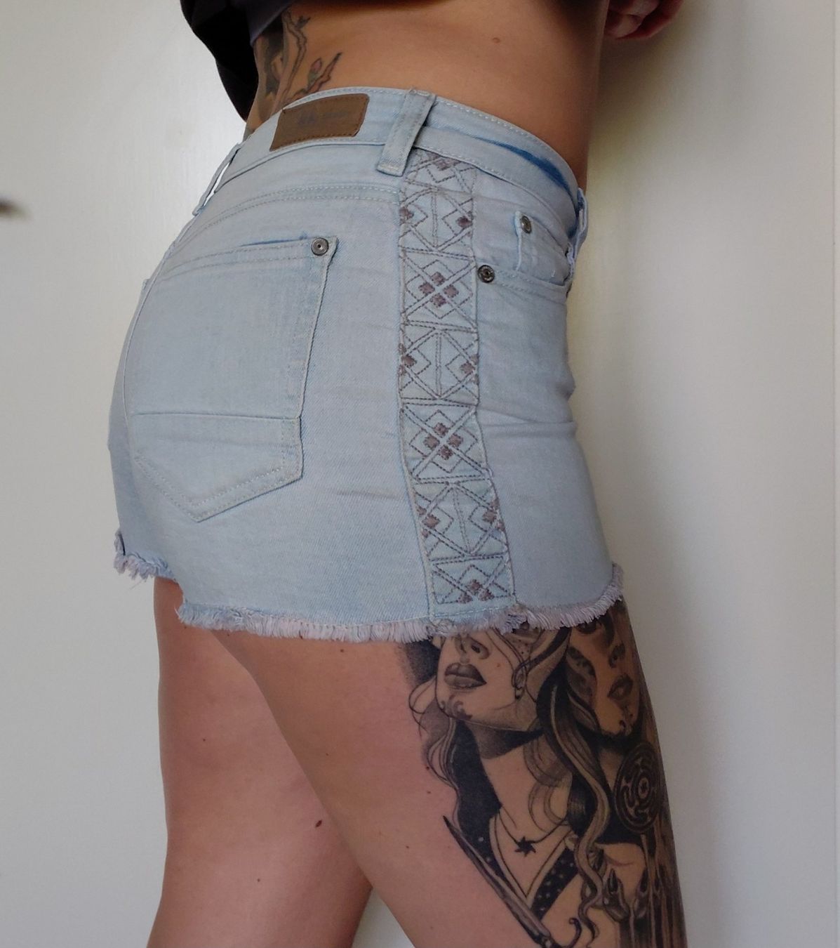 C&A Jeans: Hotpants Jeans stretch bleached Gr. 36 – Usato da Turgi venduto da aprilhexxe