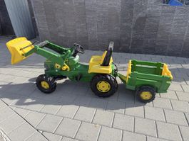 John Deere Traktor mit Anhänger