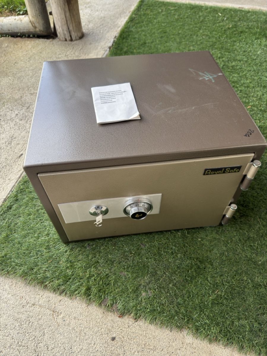 Coffre-fort: ROYAL SAFE  – D'occasion à Schwendibach par _pascal_14_