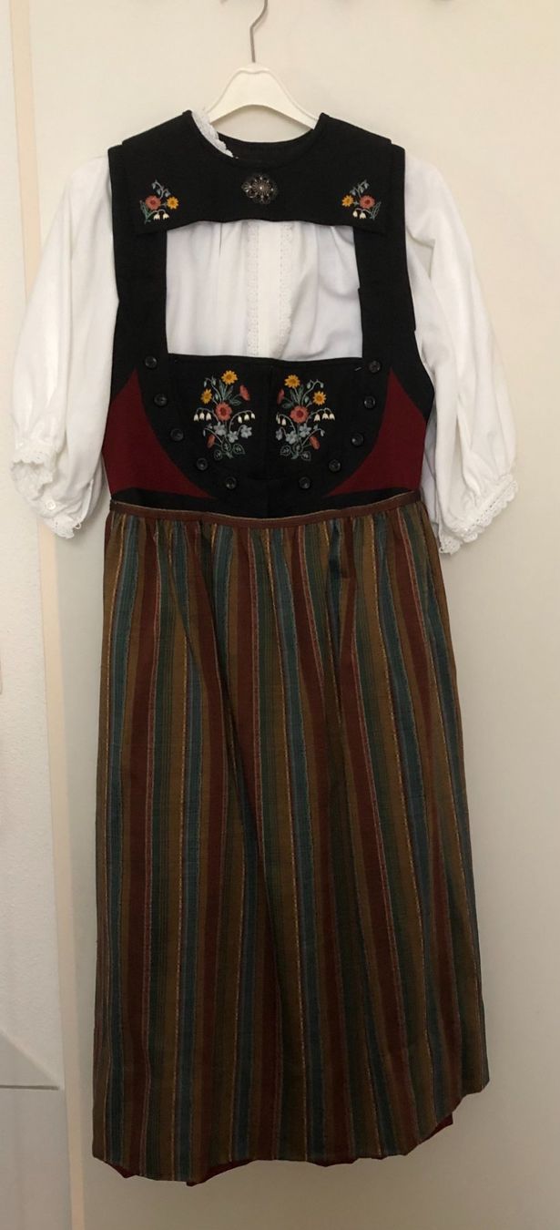 Costumi: Aargauer Sonntagstracht rot – Usato da Unterkulm venduto da boe_2jqp