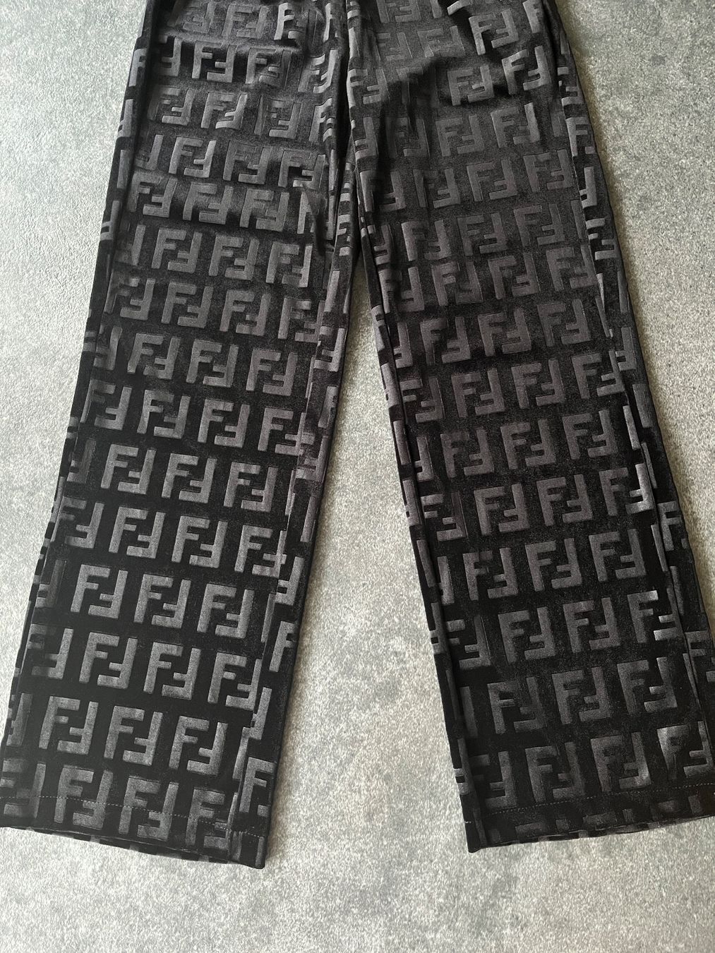 Pantaloni: Damen Hose aus Samtstoff - Größe S-M – Usato da Kilchberg ZH venduto da Simlife 1
