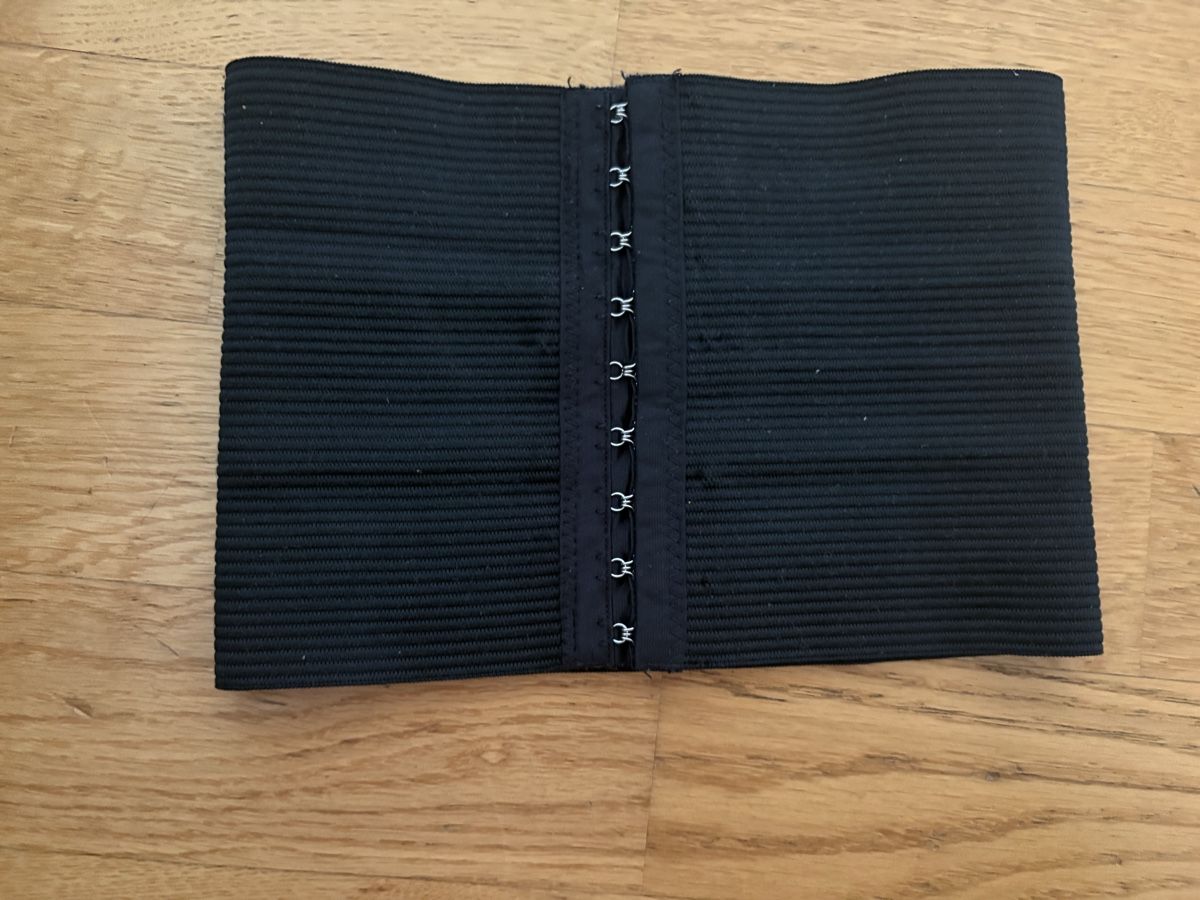 Cinture: Schwarzer Taillengurt Gürtel Gr. XS / schlanke Taille – Usato da Beromünster venduto da msklef 2