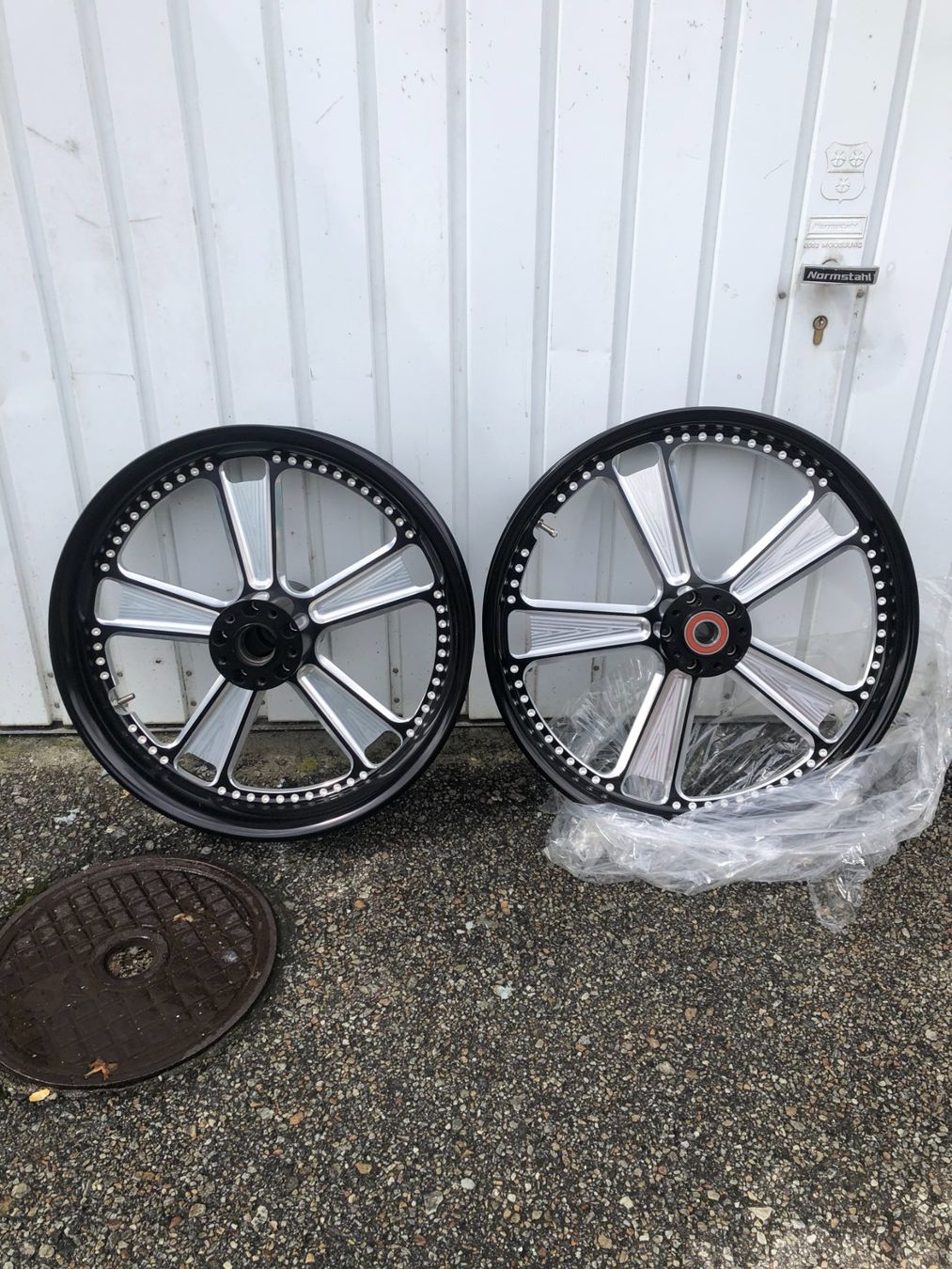 Harley-Davidson Cerchioni: Harley Performance Machine-RSD Roland Sands Felgen – Nuovo e nell'imballaggio originale da Vacallo venduto da mvtony