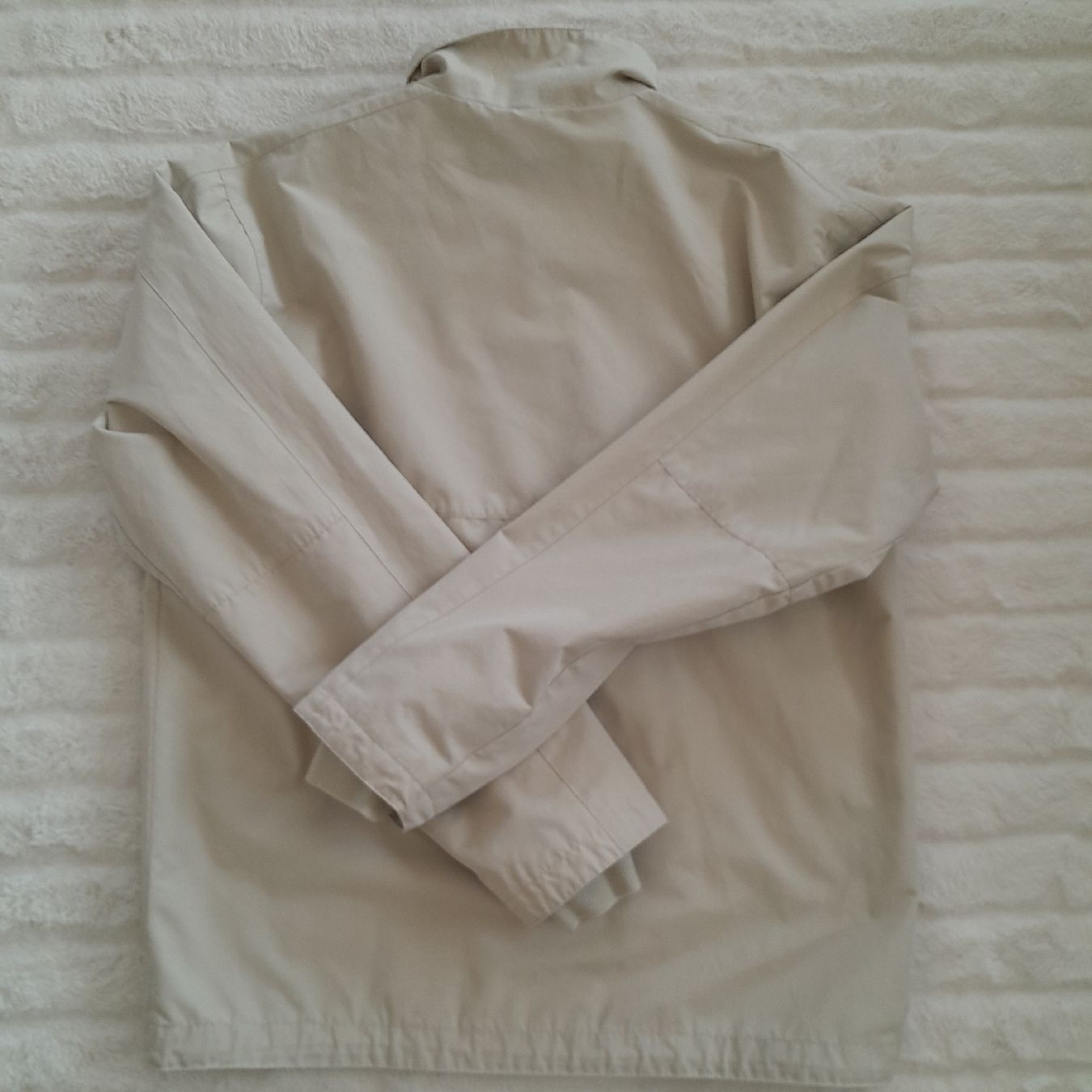 Adidas Giacche: Veste Adidas, taille M, coupe-vent beige, – Usato da Renens VD venduto da ser_j2fn 4