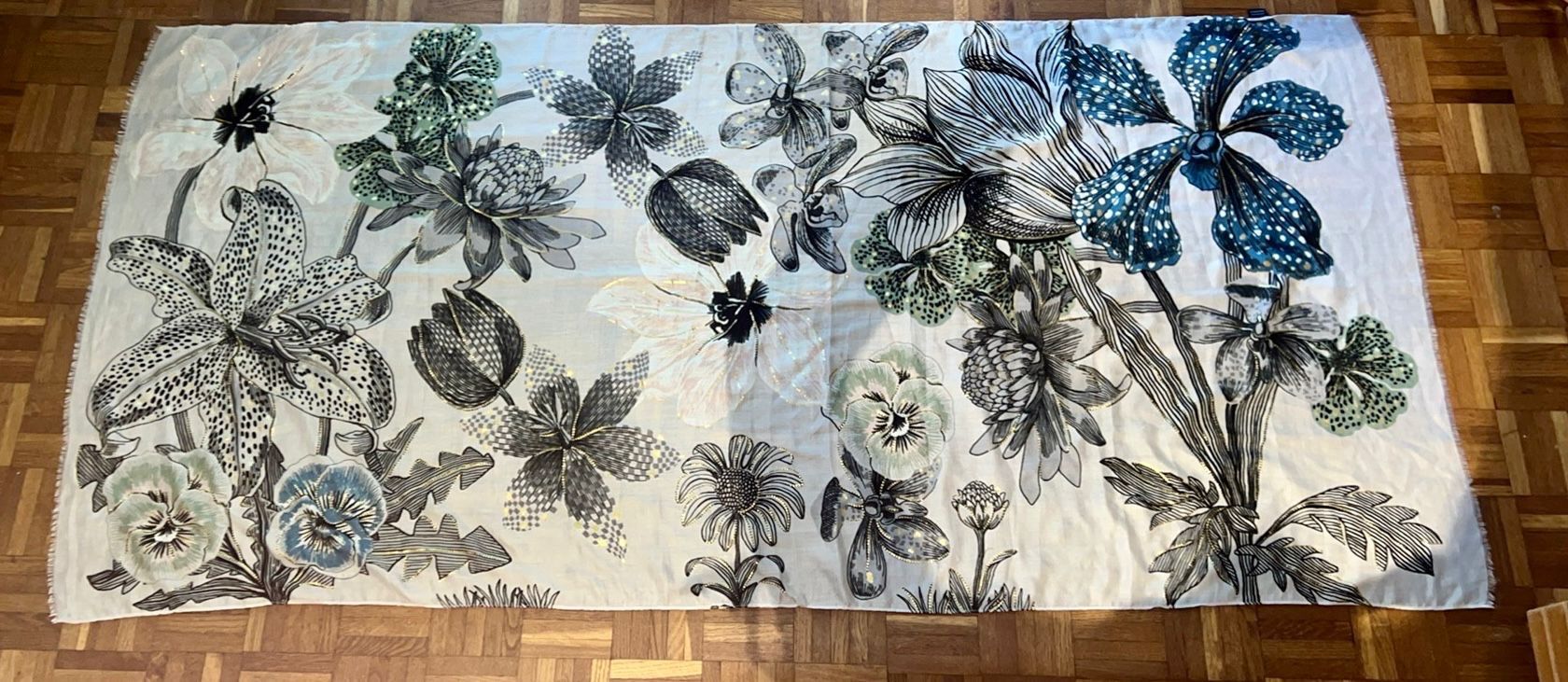 Foulard & Sciarpe: Sommer Schal mit Blumenmuster, 87x180cm – Usato da Basel venduto da Tierschutz-Flohmi 2