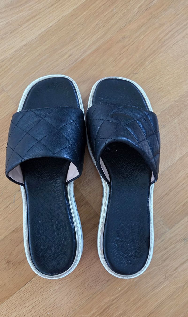 Walder Scarpe da donna: Walder Mules Sandalen Schwarz Gesteppt 39 – Usato da Winterthur venduto da Ele_Ele18 1