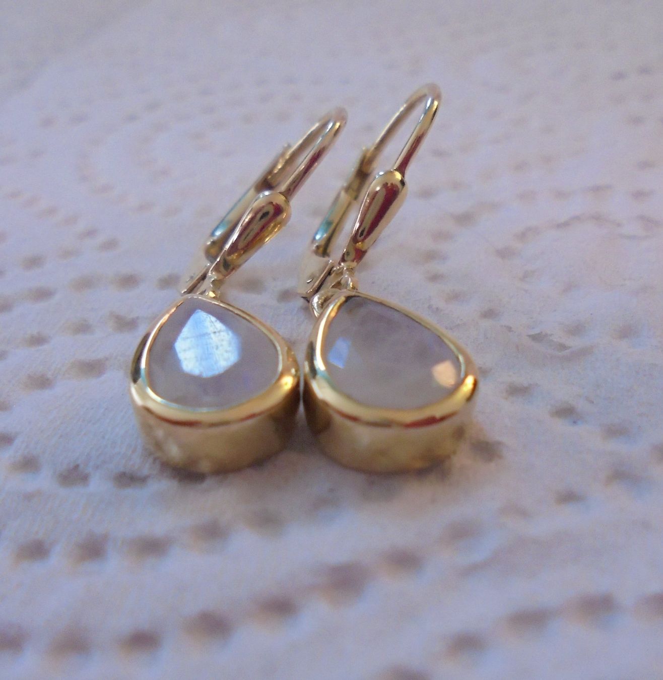 Ohrringe & -stecker: Echtschmuck: Regenbogen-Mondstein Silberohrringe, vergoldet – Neu (gemäss Beschreibung) aus Zuchwil von maumauchi 3