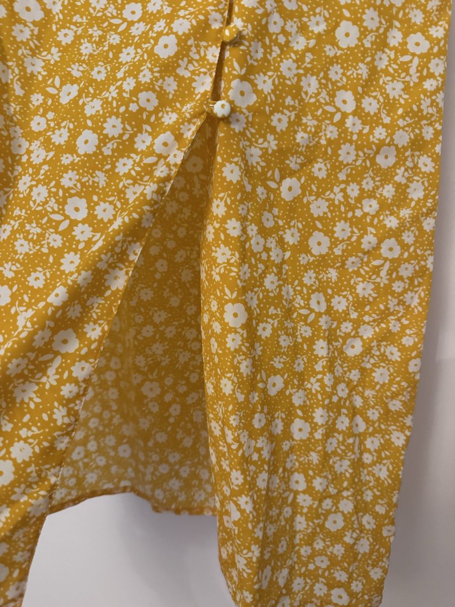 Asos Robes: Blumenkleid mit Knopfdetails – D'occasion à Zürich par sop_9fqf 1