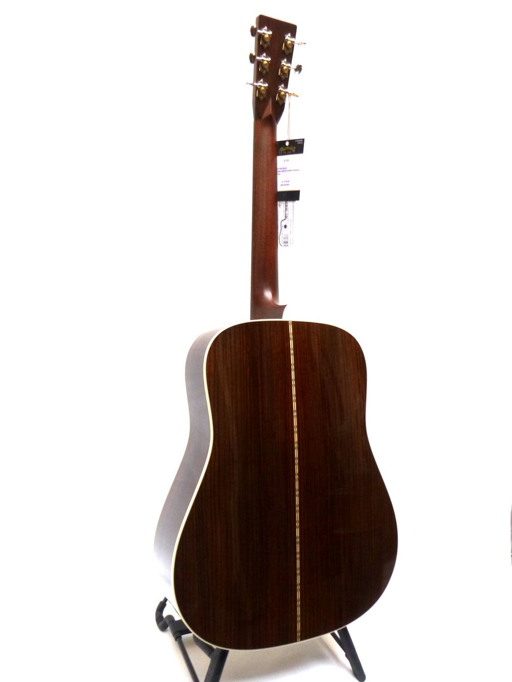 Martin & Co. Musikinstrumente: MARTIN D-28 (B-Stock) – Neu und originalverpackt aus Schaffhausen von Saitensprung_SH 1