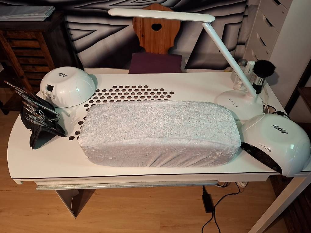 Unghie finte: Jennyswiss Nageltisch – Usato da Seengen venduto da nmo_k27w 2