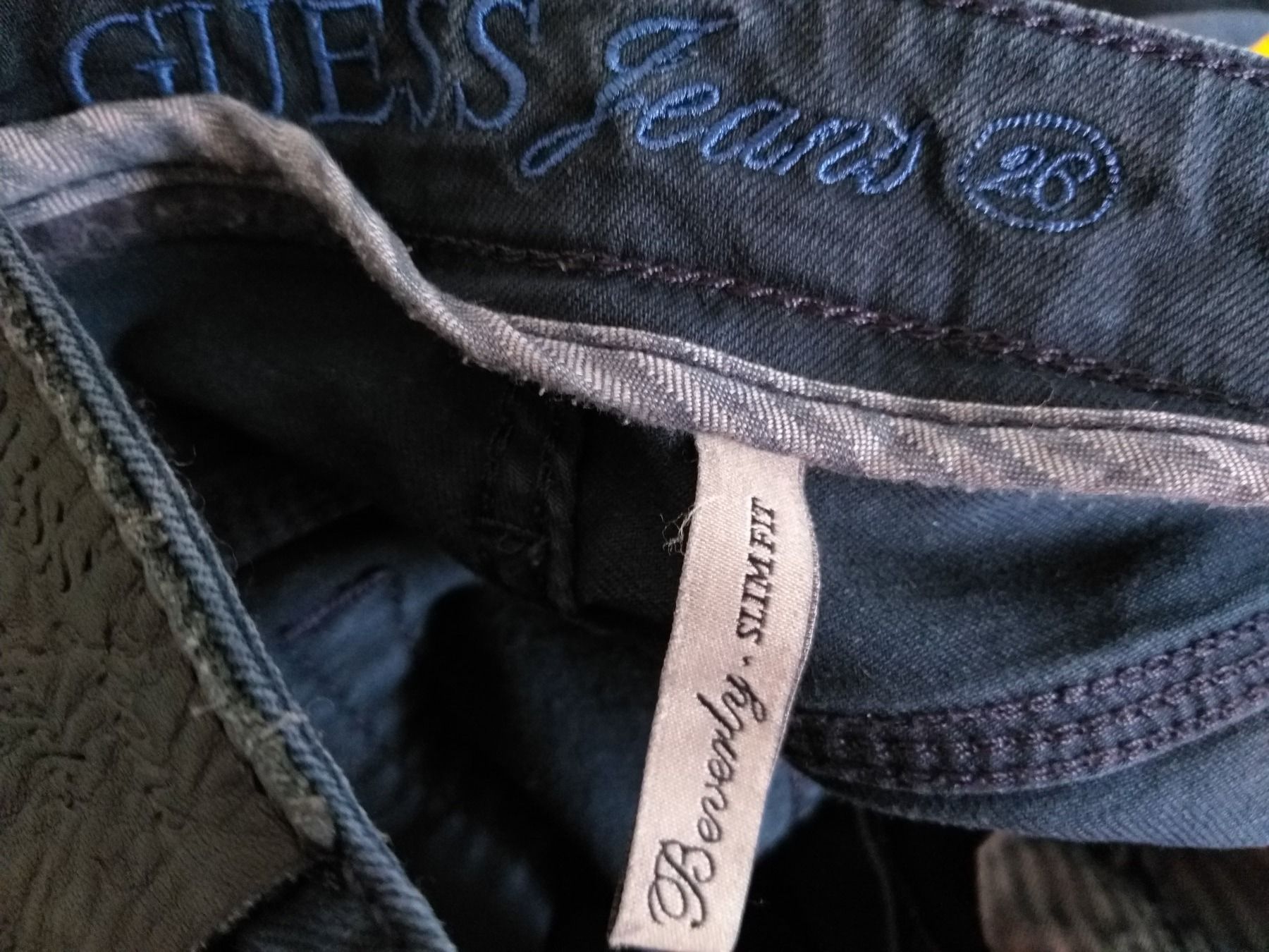 Guess Jeans: GUESS Jeans BEVERLY SLIM FIT taille / Grosse 26 – Gebraucht aus Cossonay-ville von Super-Price-Quality 9