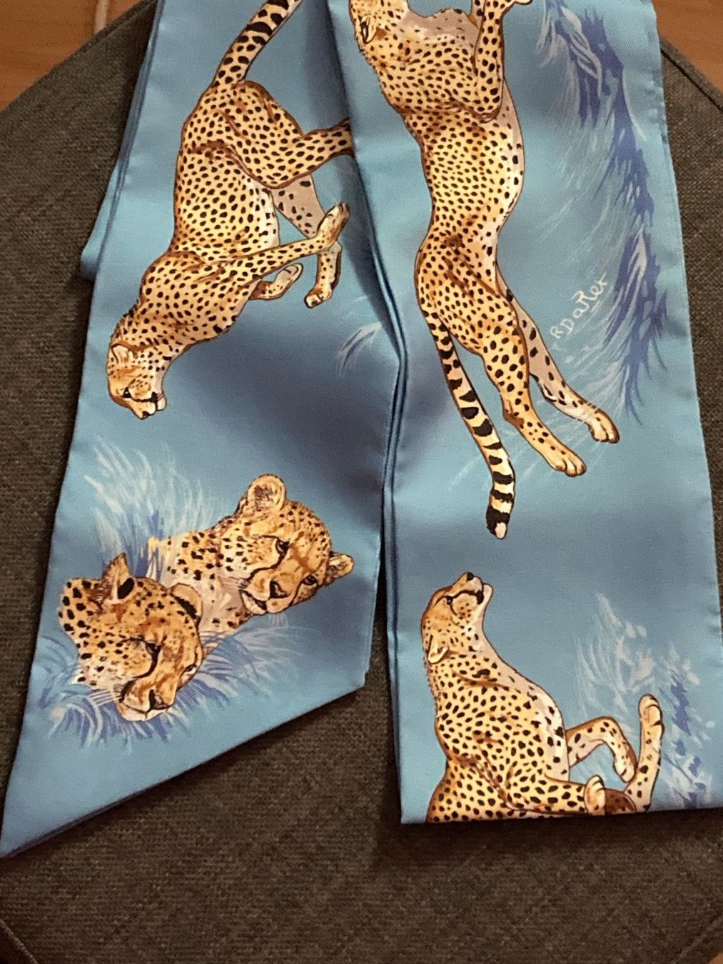 Hermès Foulard & Sciarpe: Hermes Maxi Twilly Slim Guepards Neu – Nuovo e nell'imballaggio originale da Zuerich venduto da SaTs-43