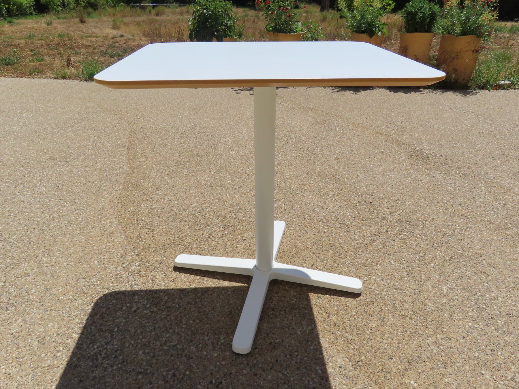 Ikea Tables: Ikea Billsta Tisch  weiss – D'occasion à Reinach BL par WBZ-Flohmarkt 5
