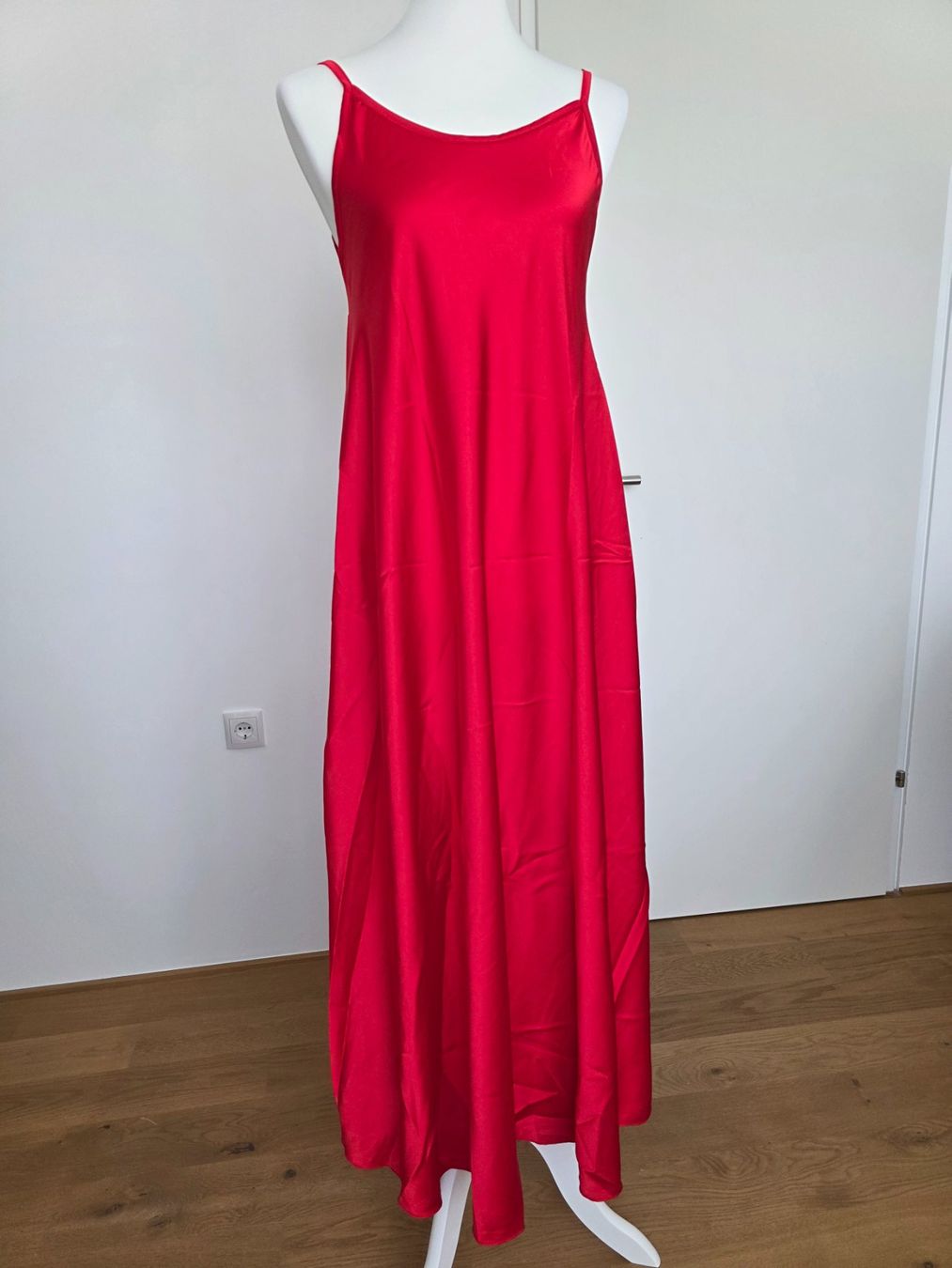 Vestiti: Kleid rot lang – Usato da Altstätten SG venduto da Calendula-7