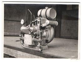 2 Fotografien Technik, Motorpumpe Platz 