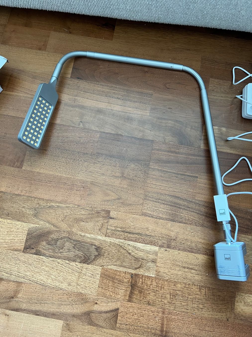 Moll Lampade: Moll Flexlight Schreibtischlampe LED  USB Ladestation – Usato da Jona venduto da Sariksa 5