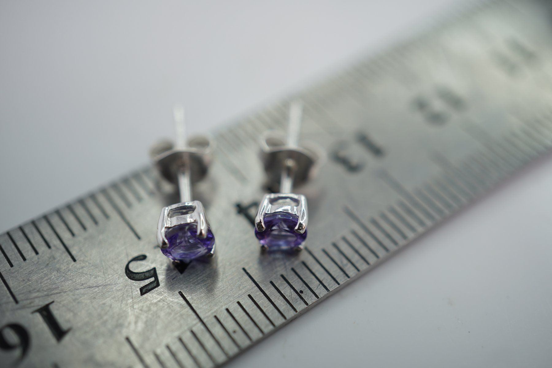 Orecchini pendenti & Orecchini a lobo: Tansanit    Ohrstecker  4mm Silber Top Farbe – Nuovo e nell'imballaggio originale da Eschenbach SG venduto da topstone 7