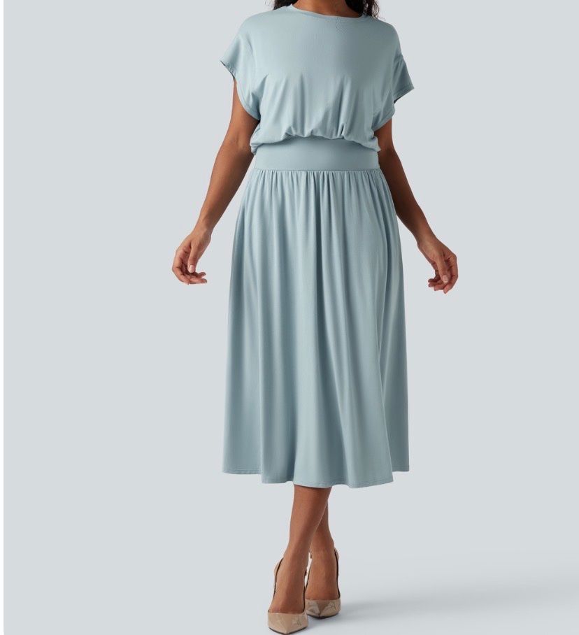 Halara Kleider: Damenkleid Halara hellblau Grösse M NEU – Neu und originalverpackt aus Horw von Mife01