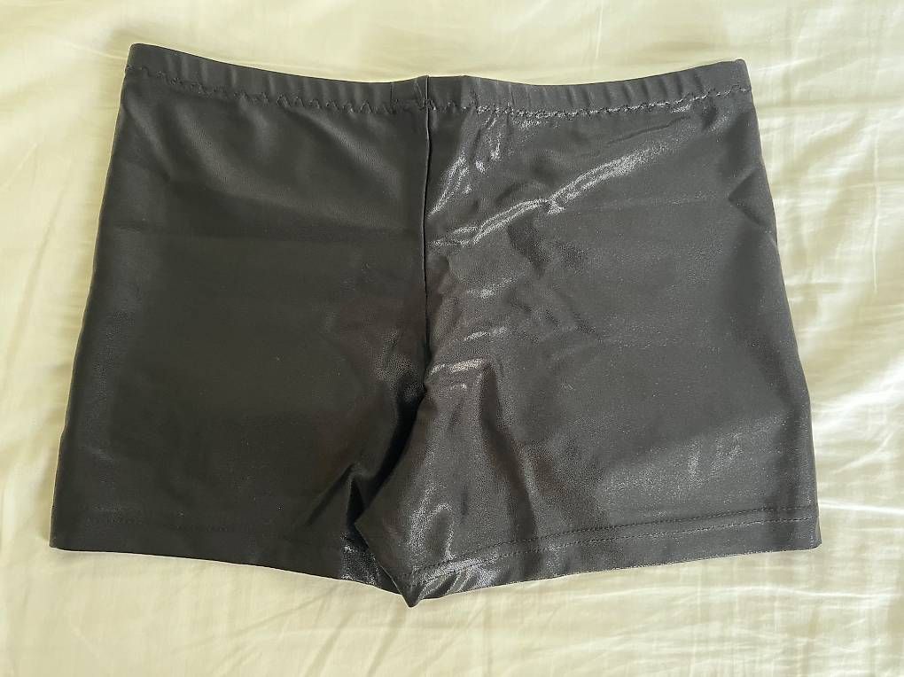Pantalons: Turnhösli – D'occasion à Adliswil par angrue 1