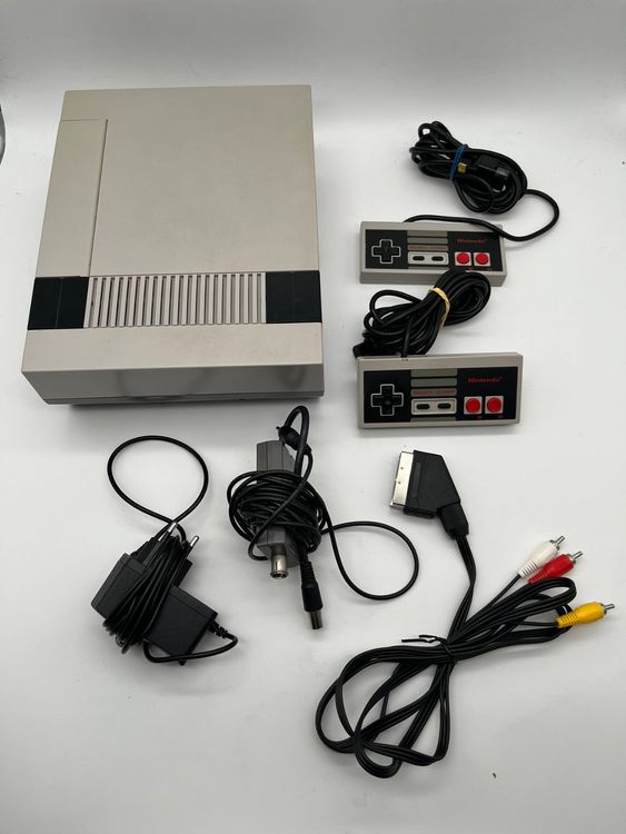 NES + 2 Controller Nintendo Entertainment System Retro (Gebraucht) in ...