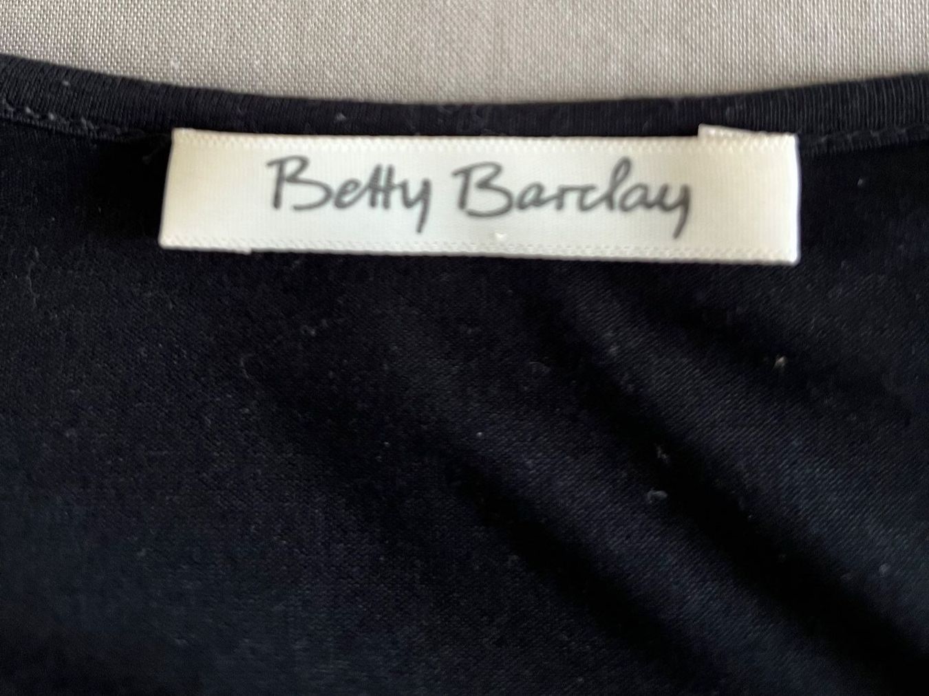 Betty Barclay T-shirt: Schwarzes Langarmshirt aus Viskose – Usato da Kloten venduto da SANTALA23 3