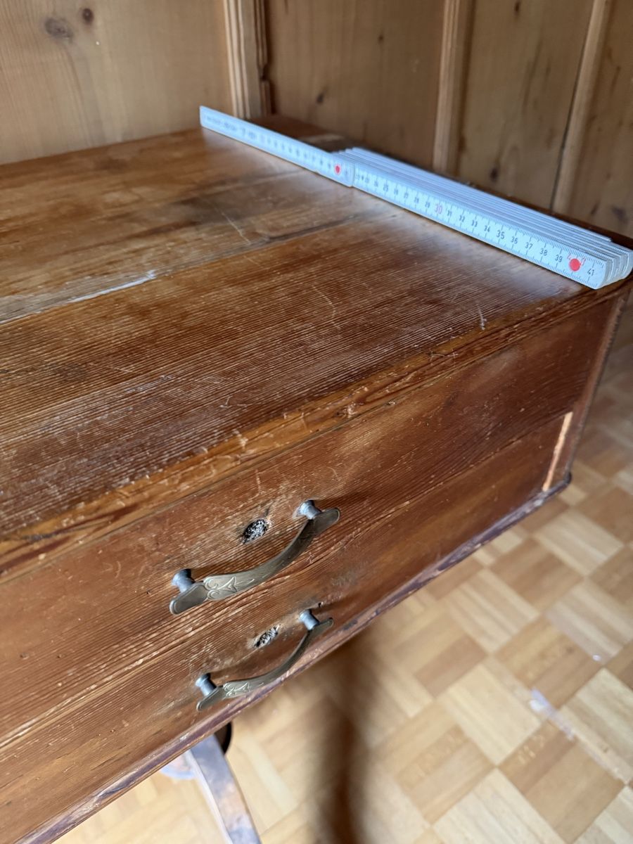 Cassettiere: Antikes Beistelltischchen / Kommode, 2 Schubladen, original – Usato da Rickenbach ZH venduto da simms 8